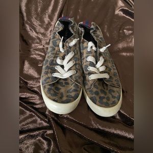 Madden girl slip on shoes women’s size 9